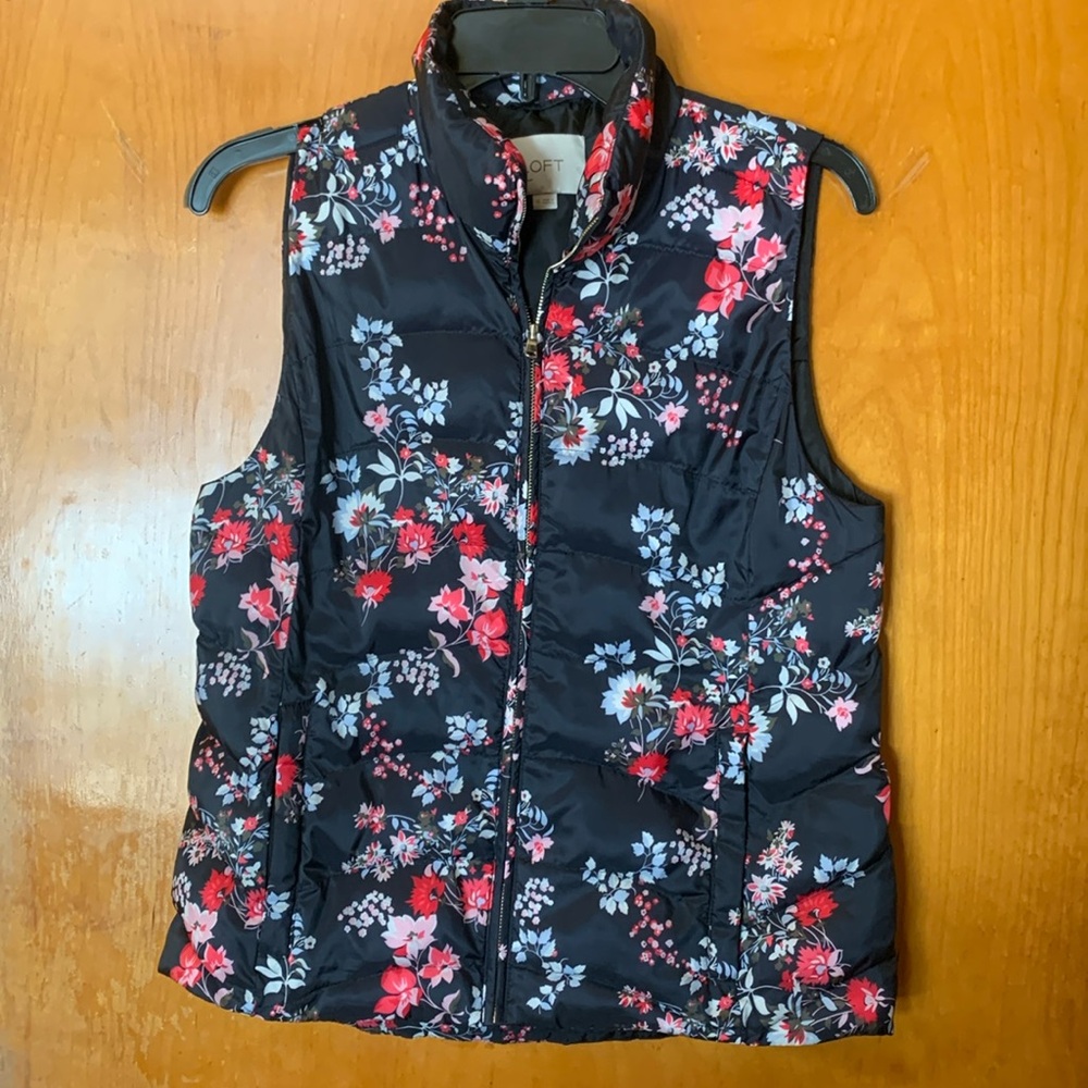 Floral Puffer Vest by LOFT Size Small
